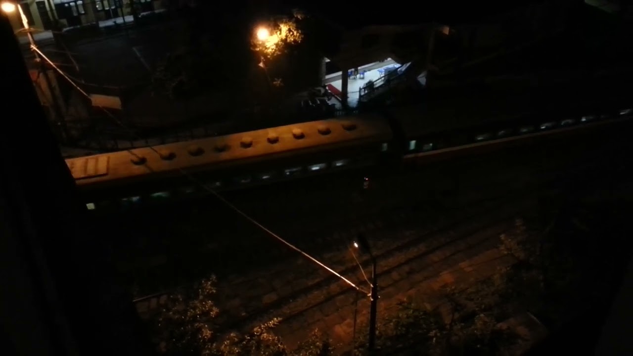 20131227 ベトナム・ハノイ コシアナホテルから見たハノイB駅付近のベトナム国有鉄道
