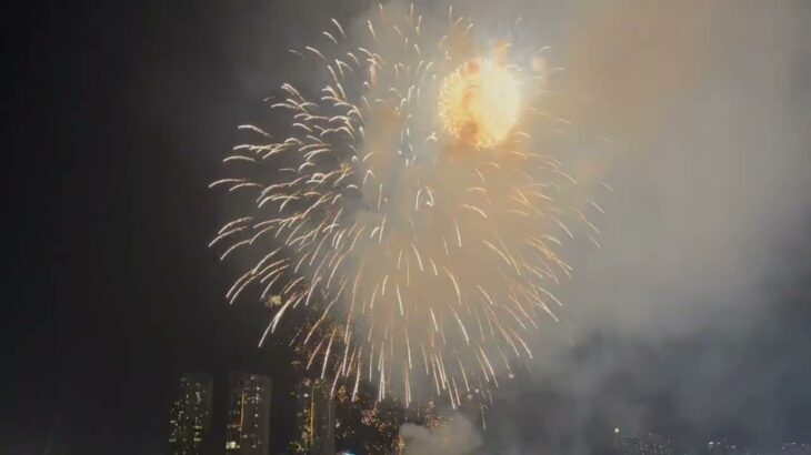 マジェスティックホテルから見るホーチミンの花火　Ho Chi Minh City Fireworks from Majestic Hotel
