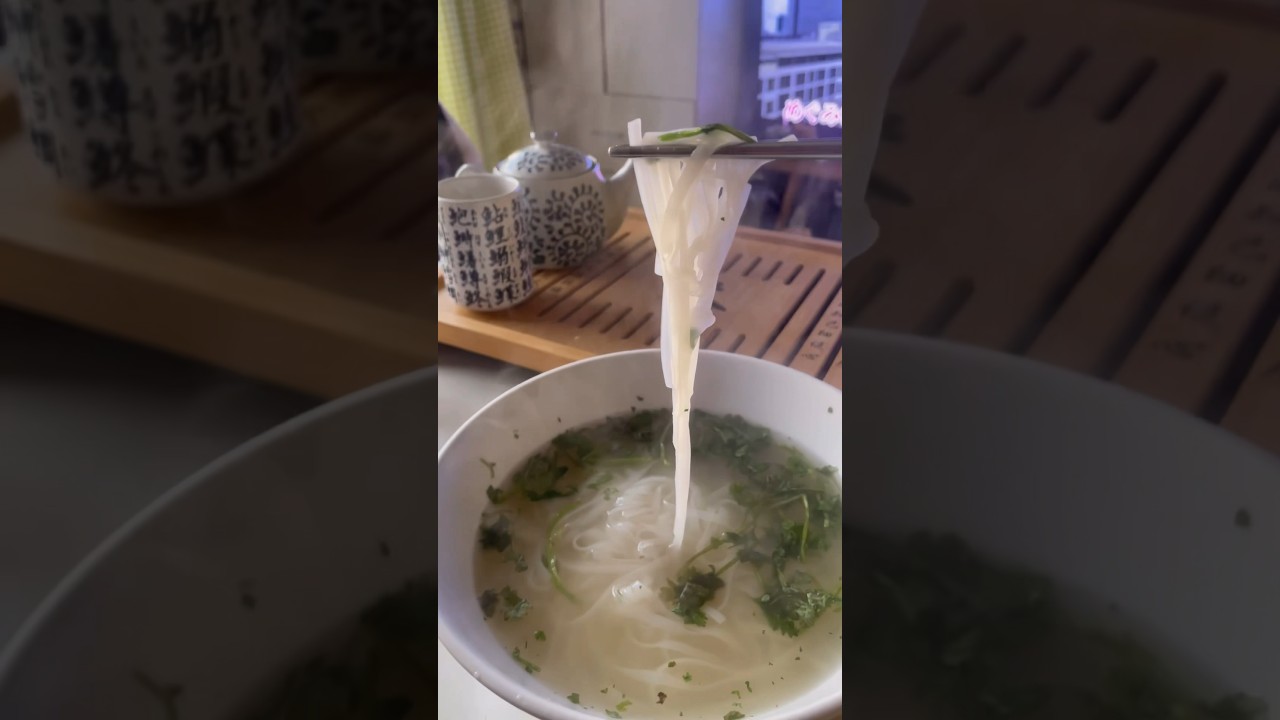 本場のベトナム料理店に行ってみたり、飛行機に乗ってベトナム🇻🇳のホテルでのんびりする。😋　　　　　パクチーの買い占め🇻🇳            #料理 #グルテンフリー