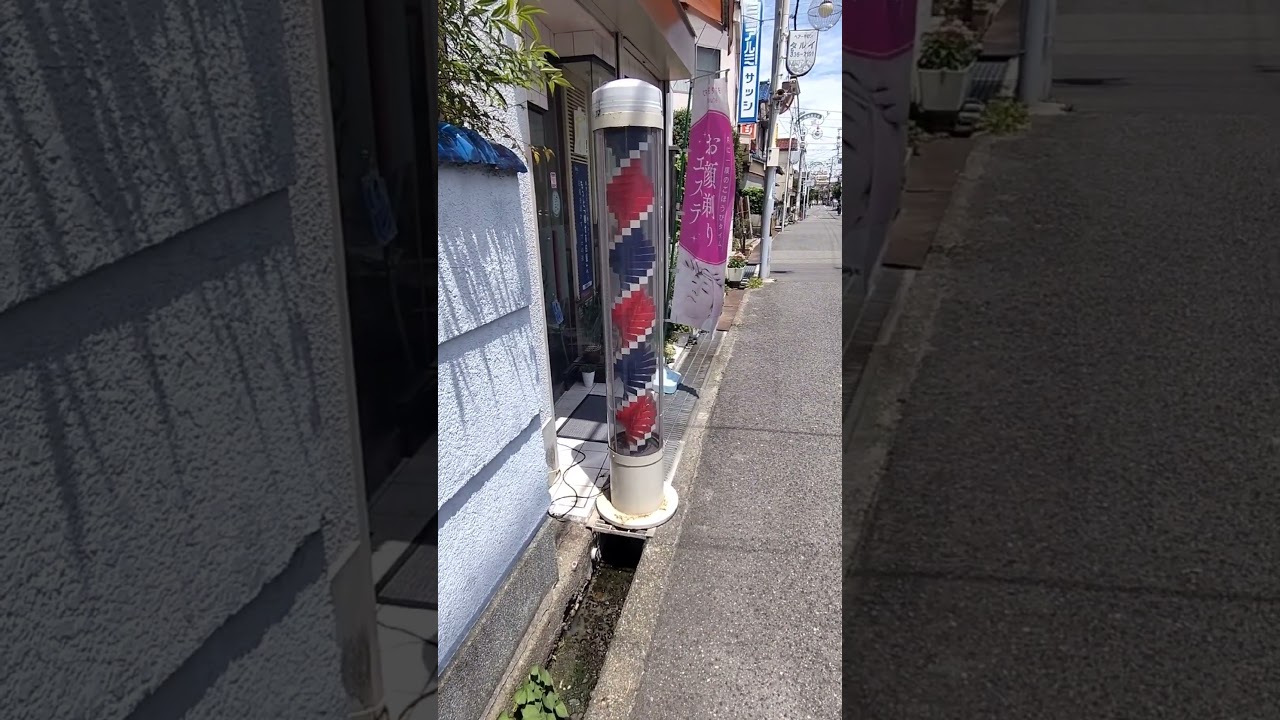 吸い込まれそうなサインポール #shorts #サインポール #理髪店
