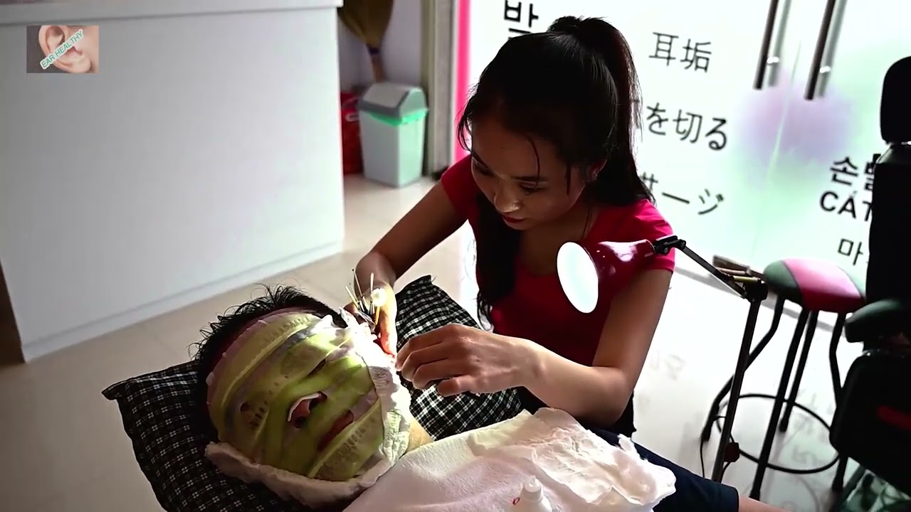 Perfect Ear Cleaning of Barbershop In Danang Vietnam  ダナンベトナムの理髪店の完璧な耳掃除