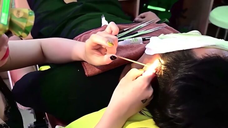 Perfect Ear Cleaning of Barbershop In Danang Vietnam  ダナンベトナムの理髪店の完璧な耳掃除