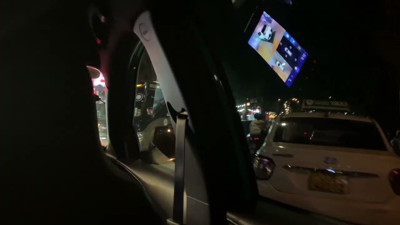 旧市街地からマリオットホテルへ　ベトナムのタクシー　咳する父