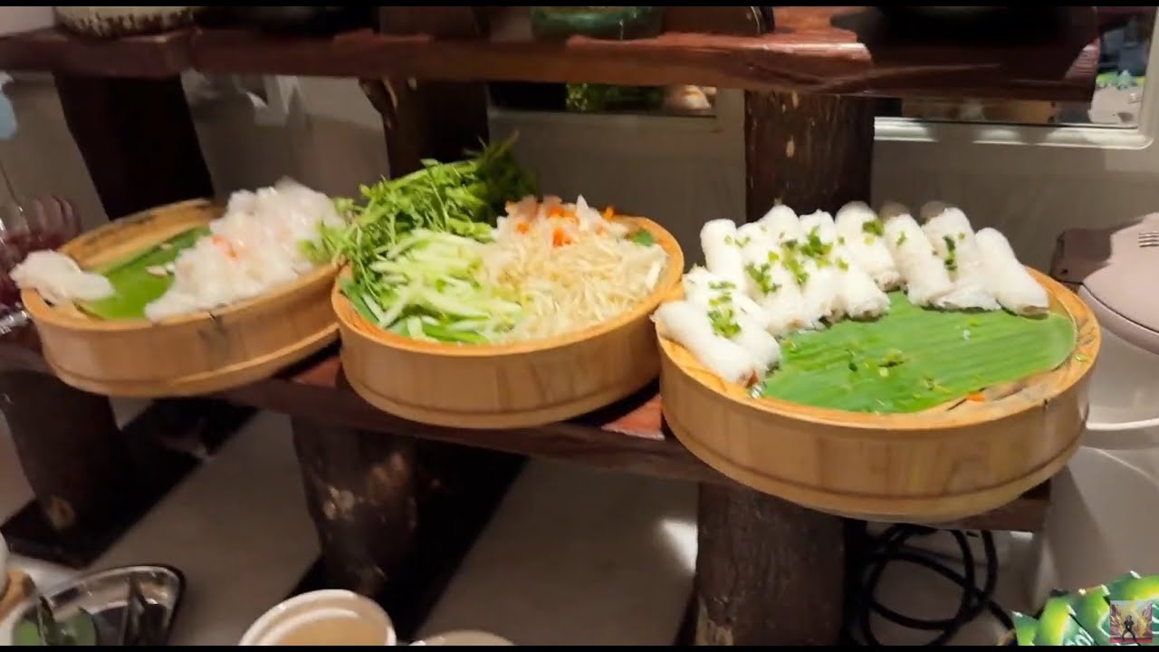 ベトナム ホーチミン　衛生とかトラブルとか屋台雰囲気を気にする人であれば、フォーとかフルーツとか全てオー ラック チャーナー ホテルの食事で済む Ho ChiMinh Au Lac Charner