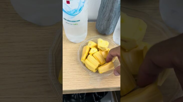 ベトナムのホテルでおっさんが1人ジャックフルーツ(180円)を食べる動画2025年9月 #ベトナム旅行  #海外一人旅 #ジャックフルーツ  #ホーチミン