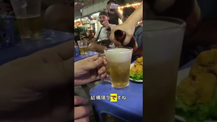 8.ベトナム・ハノイの陽気なカラオケで盛り上がる夜